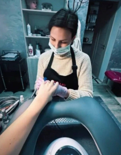 Жительница Кировского округа с помощью соцконтракта открыла кабинет красоты