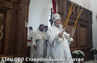 День за днем в храме великомученика Артемия митрополит Кирилл провел богослужение в честь Рождества Христова