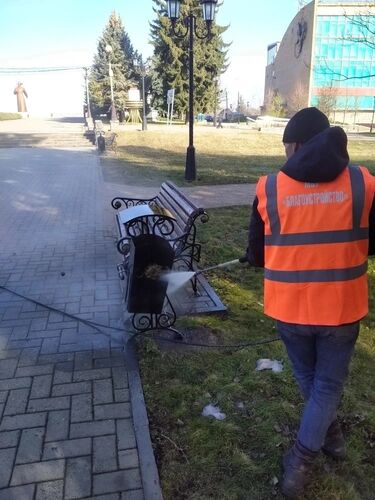 Ставрополь продолжают приводить в порядок после зимы: дороги, тротуары и остановки моют и ремонтируют.
