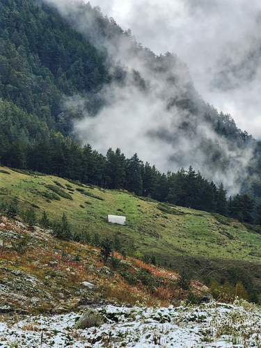 Озеро Сылтранкель: ледниковая бирюза на высоте облаков