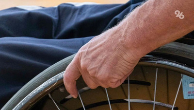 Юрист Султанов: кресло-коляску выдают по записи о ней в программе реабилитации