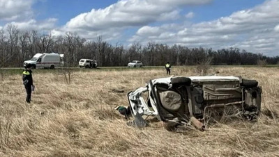 Один человек погиб после опрокидывания машины в Кочубеевском округе
