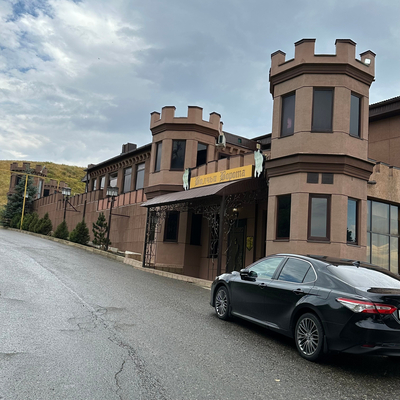 Волчьи ворота и ресторан на вершине холма: панорама Сенгилеевской котловины