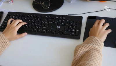 Работница банка в Ипатове открывала карты на клиентов для выполнения плана