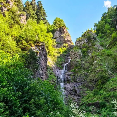Казачий водопад в Архызе: легкий маршрут в сердце диких гор