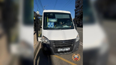 13-летний мальчик упал в маршрутке из-за резкого торможения и ранил голову