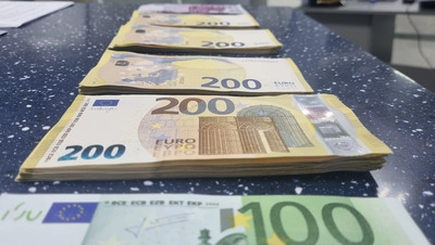 Мужчина пытался тайно провезти через таможню в Минводах валюту на 3 млн рублей