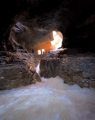 Салтинский подземный водопад