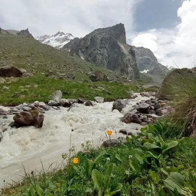 Скала Шлем в Безенги: пик, упирающийся в небеса