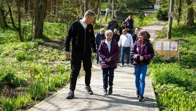 Глава Ставрополья пообщался с дочерьми бойца СВО во время похода по экотропе