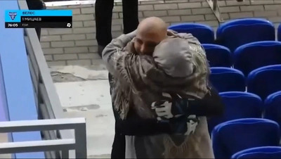 Вратарь, игравший против «Машука-КМВ», забил гол и убежал на трибуну обнять маму