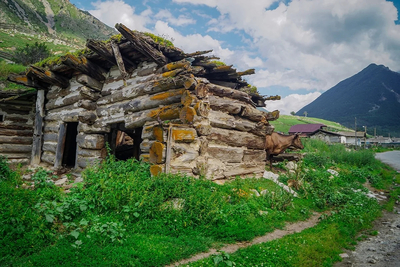 Большой Карачай: дома в стиле фэнтези Толкиена