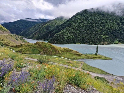 Зарамагское водохранилище: идеальное сочетание красоты воды и гор