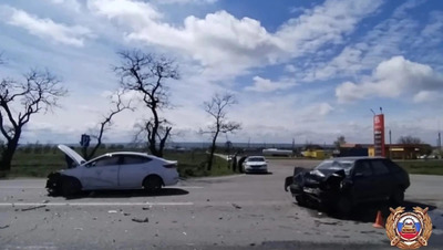 На Ставрополье водитель «девятки» попал в больницу после аварии с иномаркой