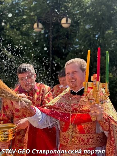 День святых жён-мироносиц в храме Артемия