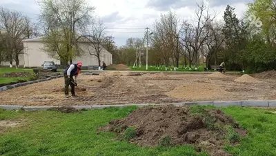 В селе Нины Советского округа строят новую детскую площадку