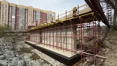 В Пятигорске продолжают капитальный ремонт моста через Подкумок