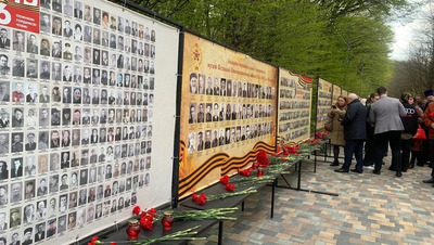 На Аллее Славы в Ставрополе торжественно открыли стену Памяти