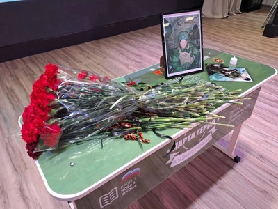 В школе №9 в Кисловодска открыли «Парту Героя» в память о седьмом выпускнике