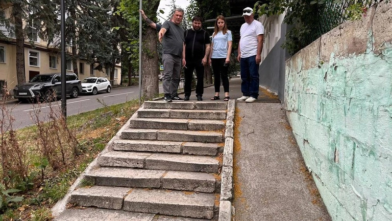 Бордюры из травертина нарушают СНиПы, но их не выбрасывают — глава Пятигорска