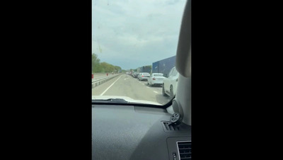 На трассе около Невинномысска образовалась пробка из-за ремонта дороги