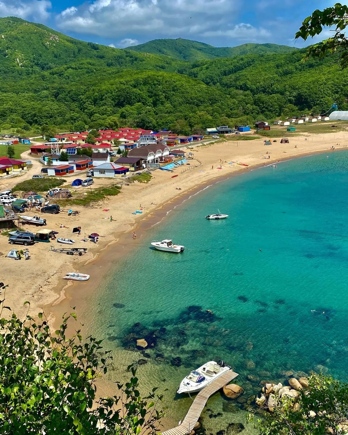 Пляжный отдых на берегу Японского моря