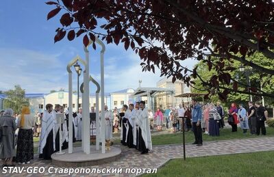 В Михайловске провели молебен святителю Николаю у собора