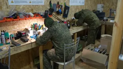 Техники со Ставрополья в тыловой лаборатории наладили цикл подготовки FPV-дронов