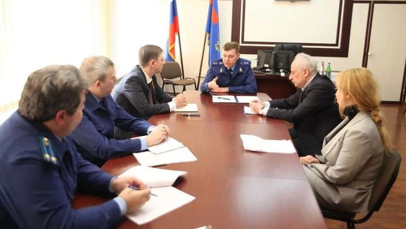 Семерых пятигорчан обеспечили лекарствами благодаря главе краевой прокуратуры