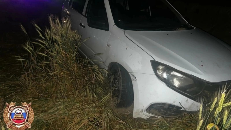 Четверо пострадали после съезда легковушки в кювет в Левокумском округе