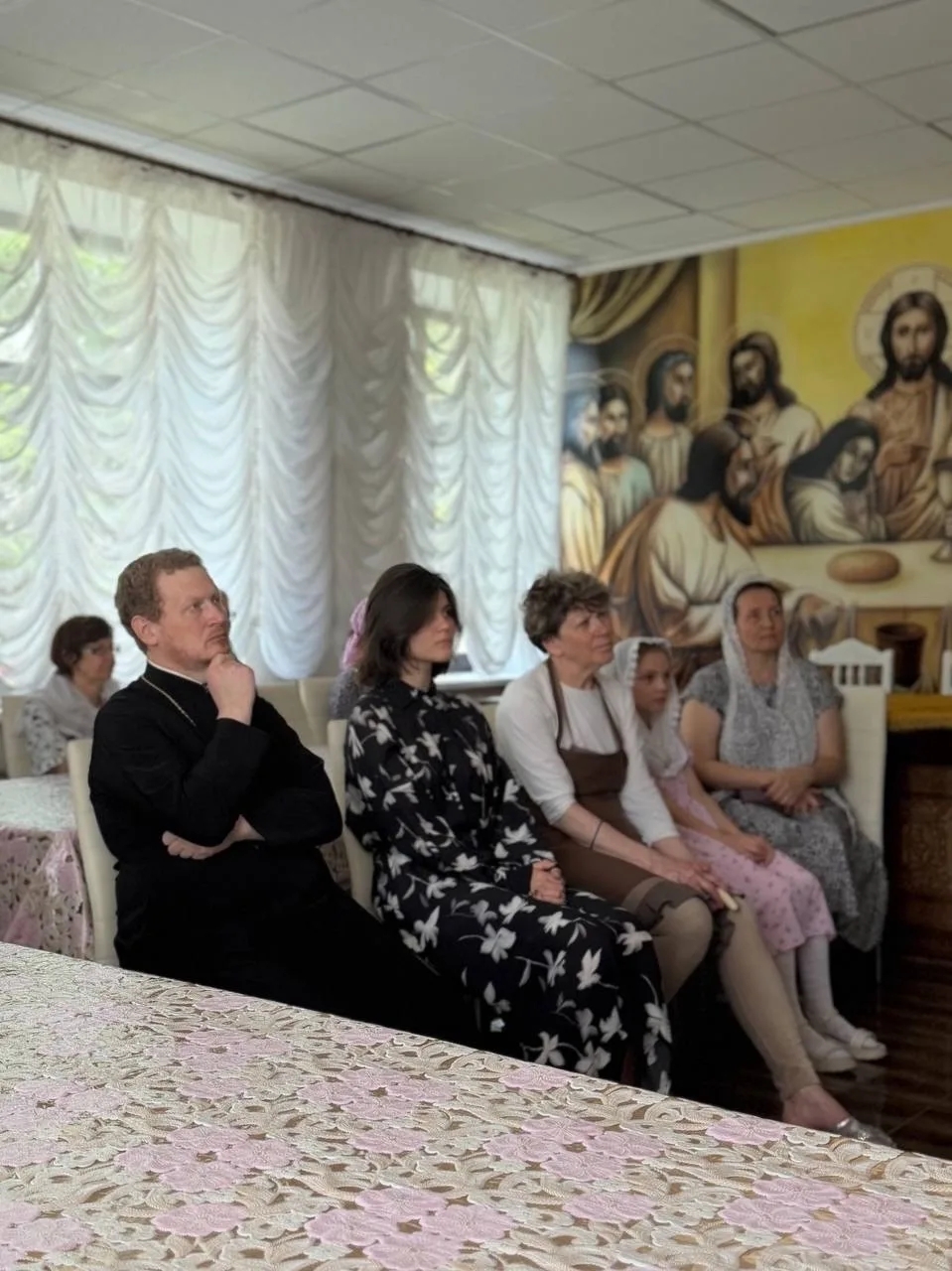 Через боль к надежде: в храме великомученика Артемия состоялся просмотр фильма «Святой Крест Будённовска»