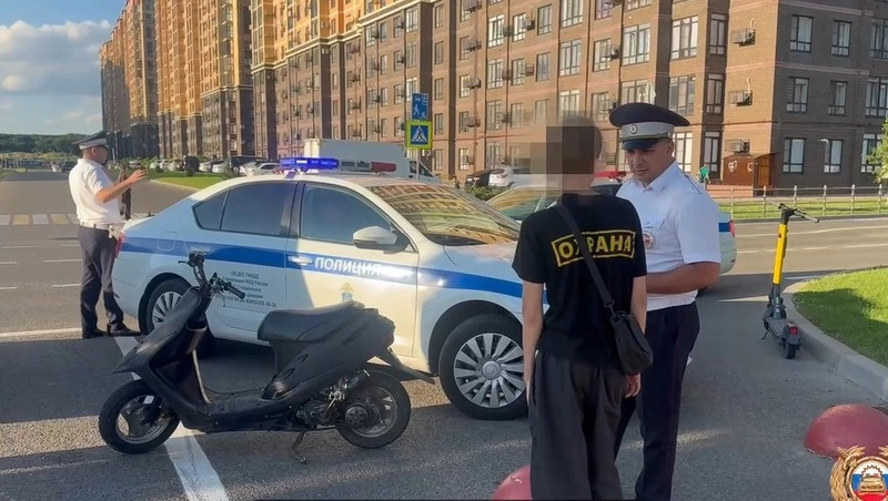 Ставропольчанку оштрафуют за разрешение сыну-подростку сесть за руль скутера