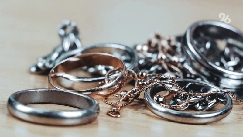 Работница автомойки в Шпаковском округе сдала в ломбард золотое кольцо клиентки