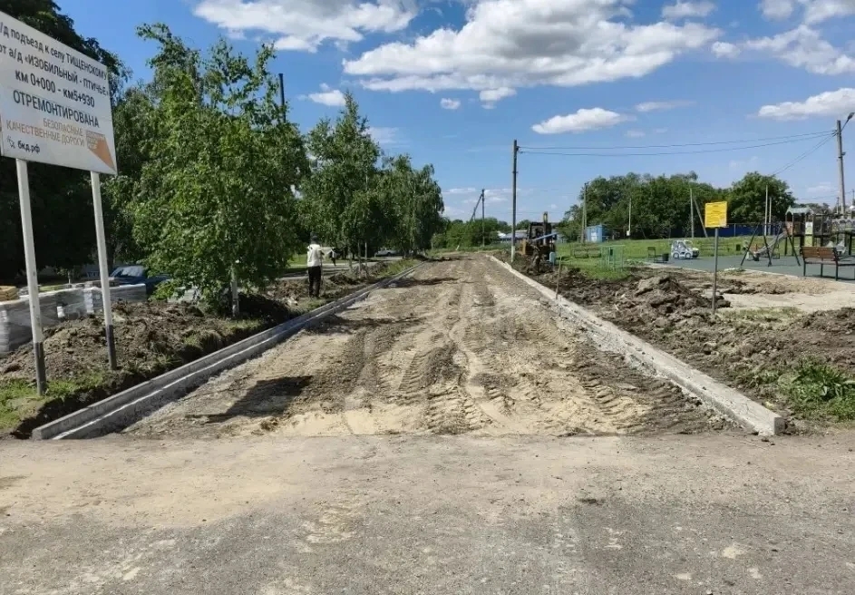 В селе Тищенском Изобильненского округа приступили к благоустройству аллеи в парковой зоне по улице Мира