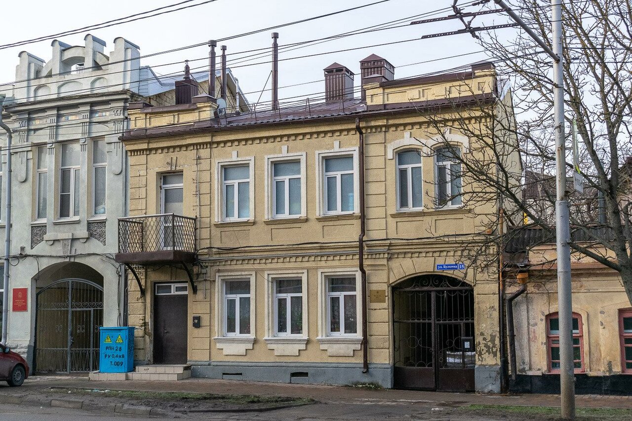 Ставрополь, ул. Булкина, 15: дом 1890 года и купеческая архитектура