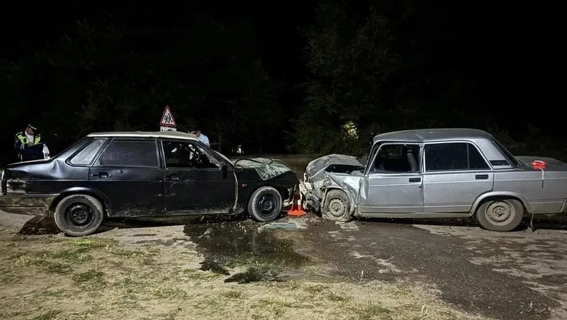 Четыре человека пострадали в ДТП на Ставрополье из-за выезда на встречную полосу