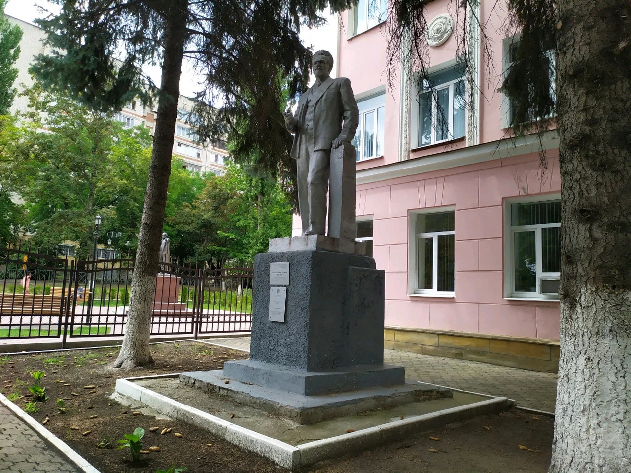 Скульптура М. И. Калинина в Ставрополе: адрес и история