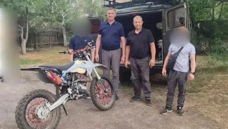 Мотоцикл в зону СВО передали ставропольские волонтёры — Владимир Владимиров