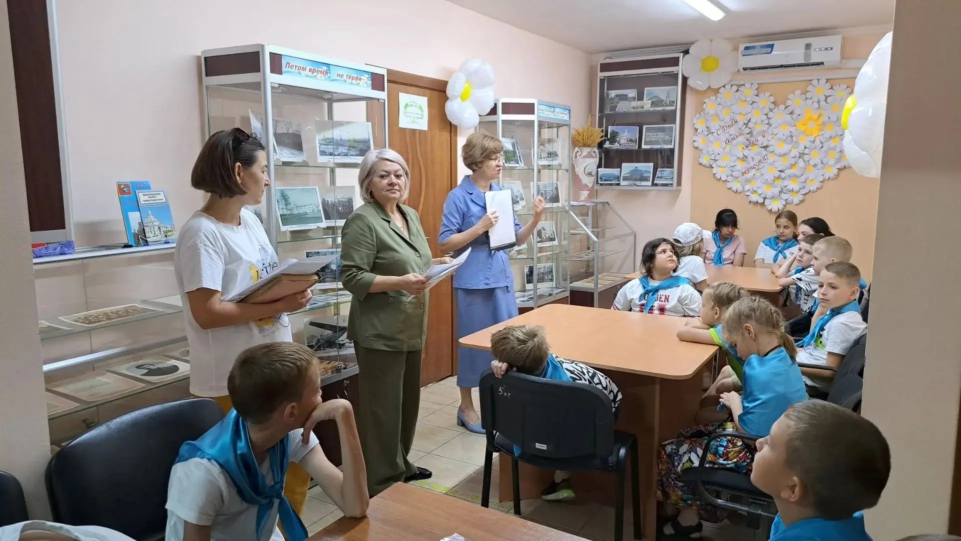 Школьники Минеральных Вод составили родовое дерево перед Днем семьи