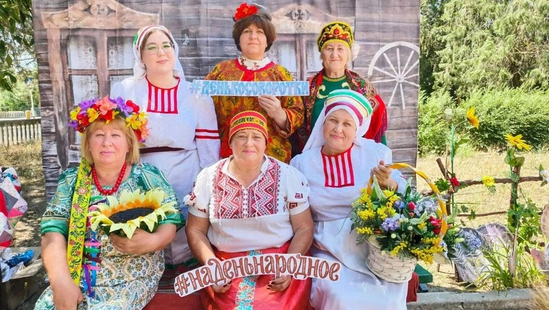 Жители Ставрополья перед Днём косоворотки фотографировались в народных рубахах