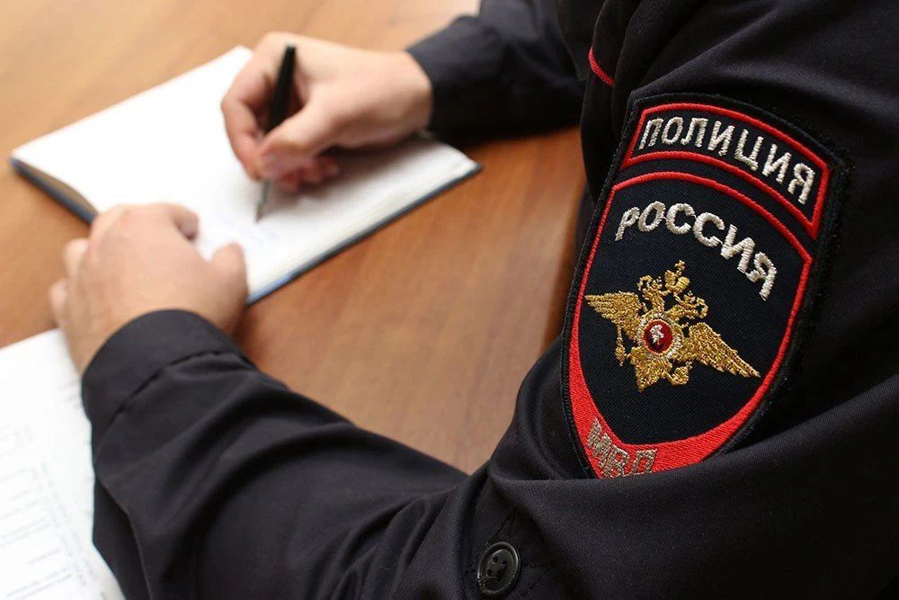 Спрятал бутылку под одеждой и ушёл, не заплатив