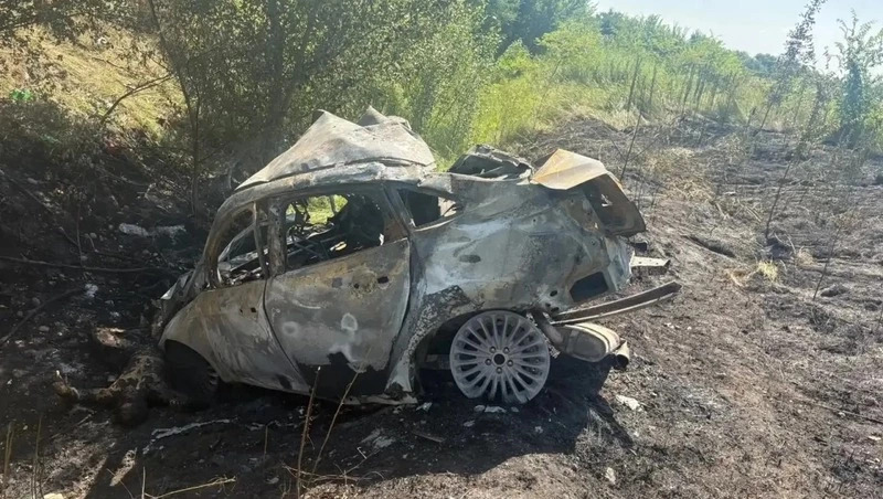 Ford протаранил отбойник и сгорел под Невинномысском, погибли двое