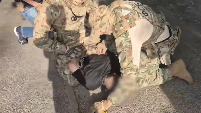 Опубликовано видео задержания обвиняемого в попытке теракта на Ставрополье