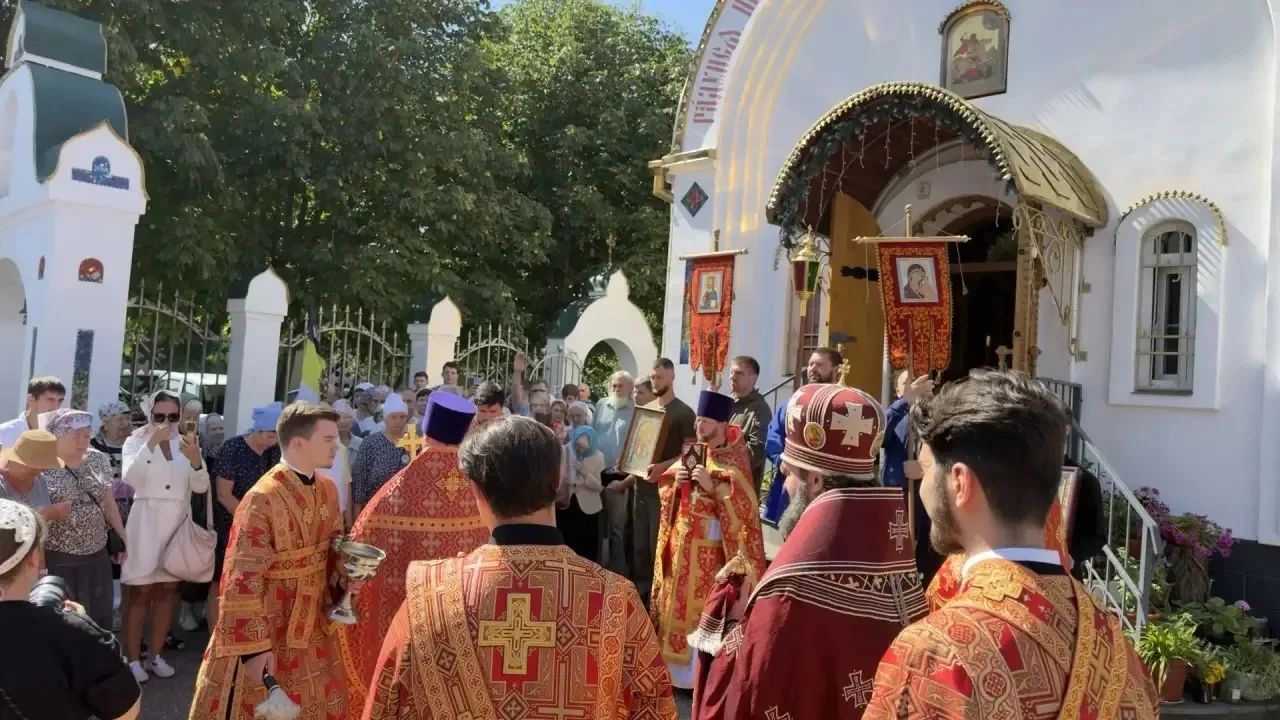 Владыка Феофилакт провёл литургию в Минеральных Водах