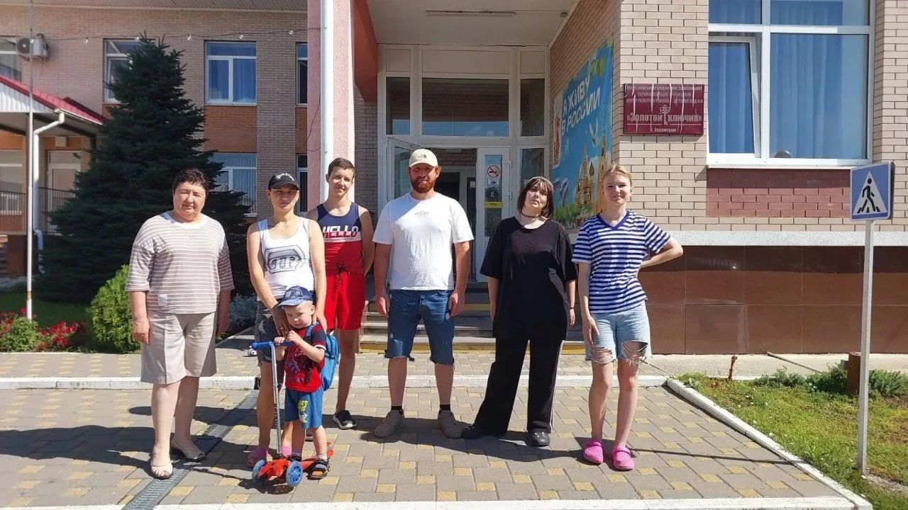 Акция «Цветной вклад в детство» прошла в Ессентуках: сад №4 обновили за день