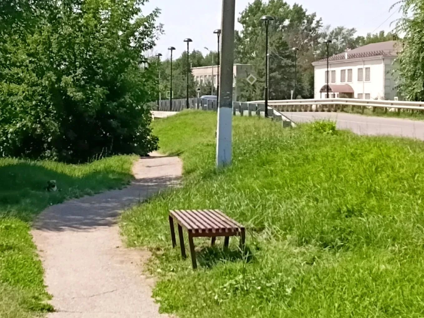 В селе Новоселицком установили лавки у улицы Школьной