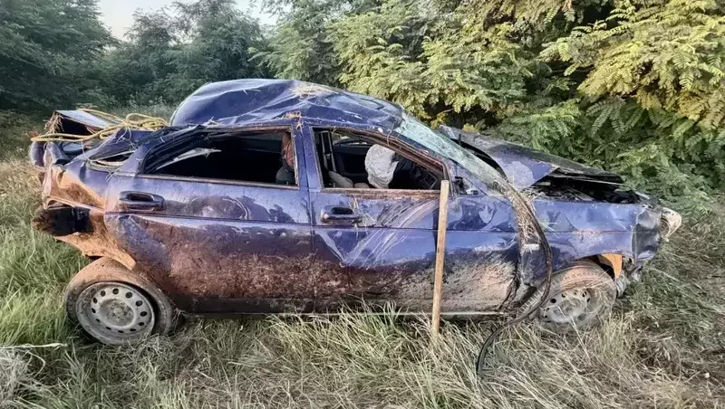 Водитель погиб, пассажир пострадал в ДТП с опрокидыванием авто на Ставрополье