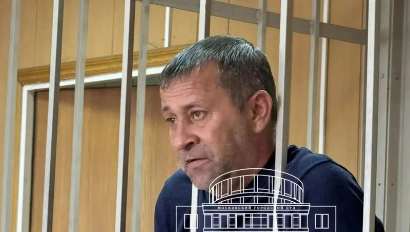 Ставрополец пытался ударить ковшом экскаватора человека в Москве