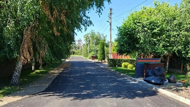 В Новоалександровске по инициативе жителей заасфальтировали Цветочный переулок