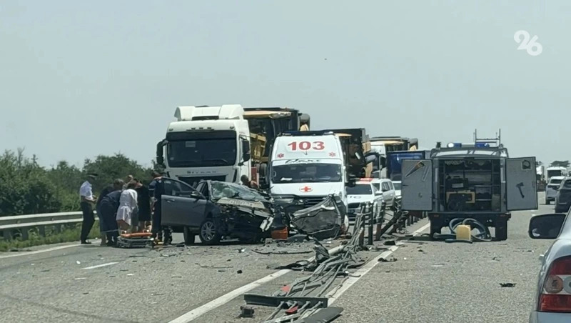 Два человека пострадали в ДТП с фурой на трассе «Кавказ» под Минводами